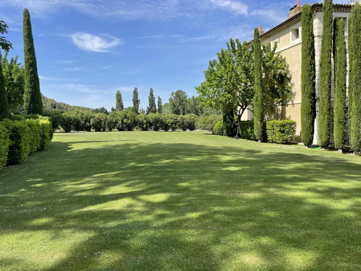 Chateau Talaud Loriol-du-Comtat ภายนอก รูปภาพ