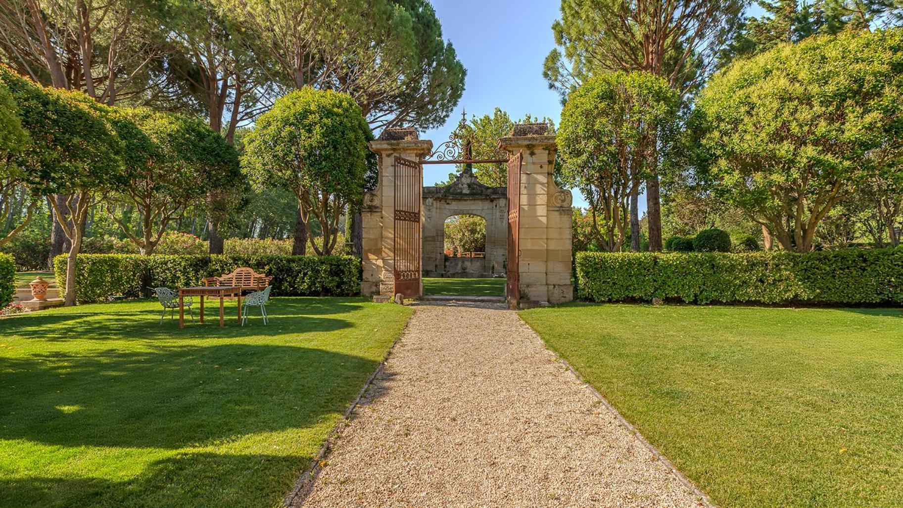 Chateau Talaud Loriol-du-Comtat ภายนอก รูปภาพ